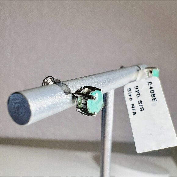 Natural Emerald Stud faceted Earrings E408E 4 prongs Oiled Silver Gift - Picture 3 of 6